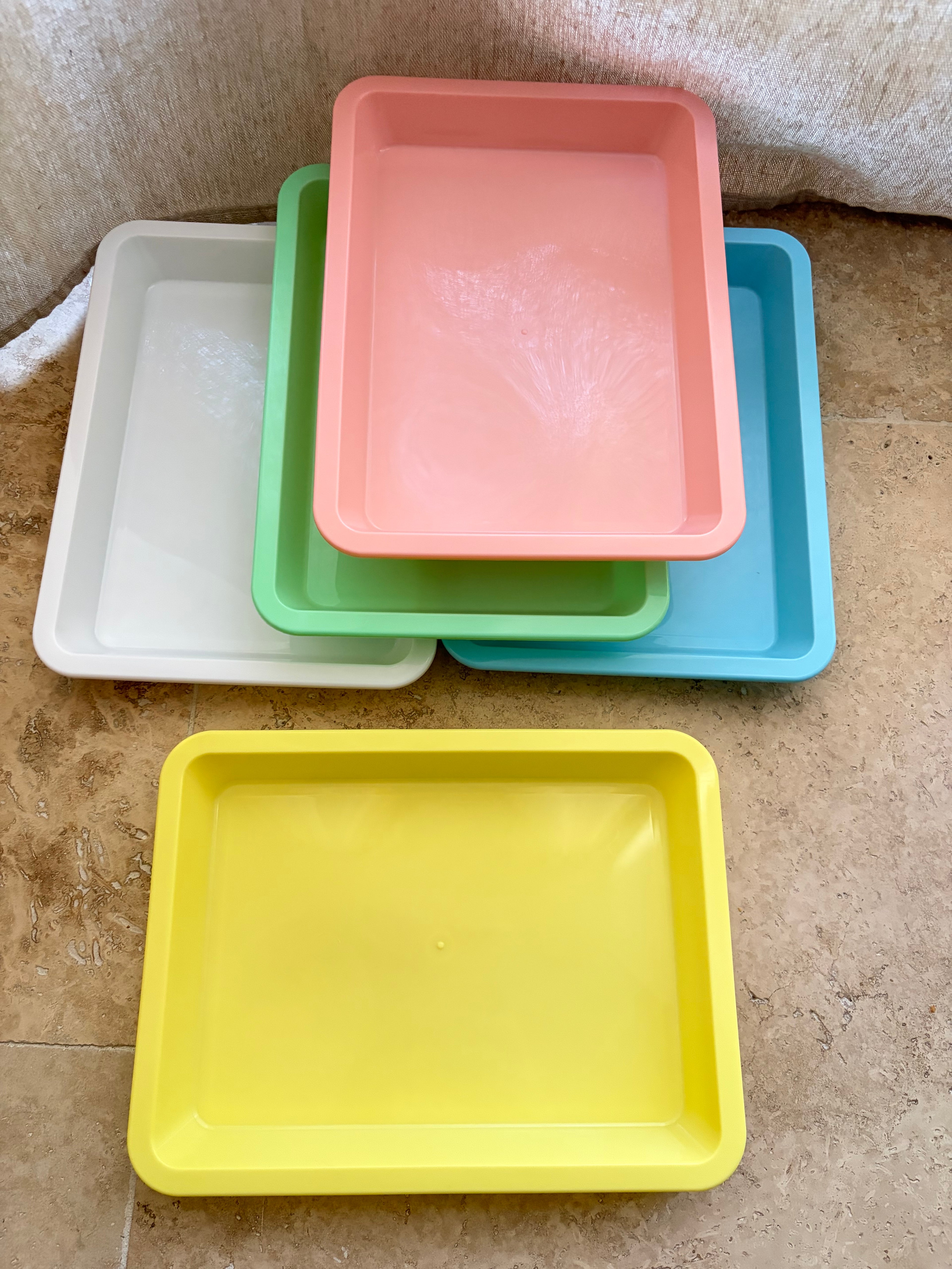 Lot de 5 plateaux Montessori – activités enfants – 24 x 18 cm