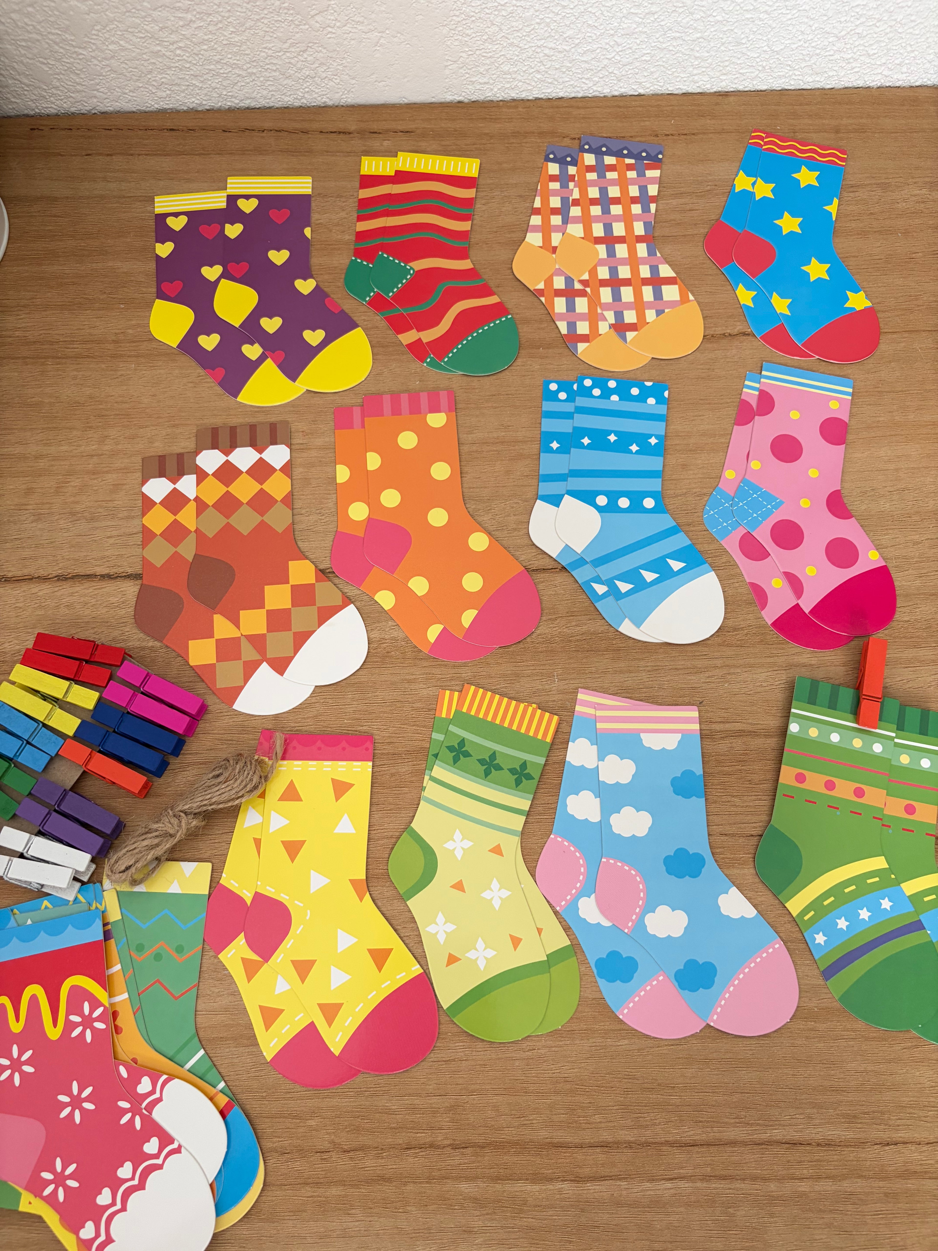 Jeu Montessori chaussettes à associer
