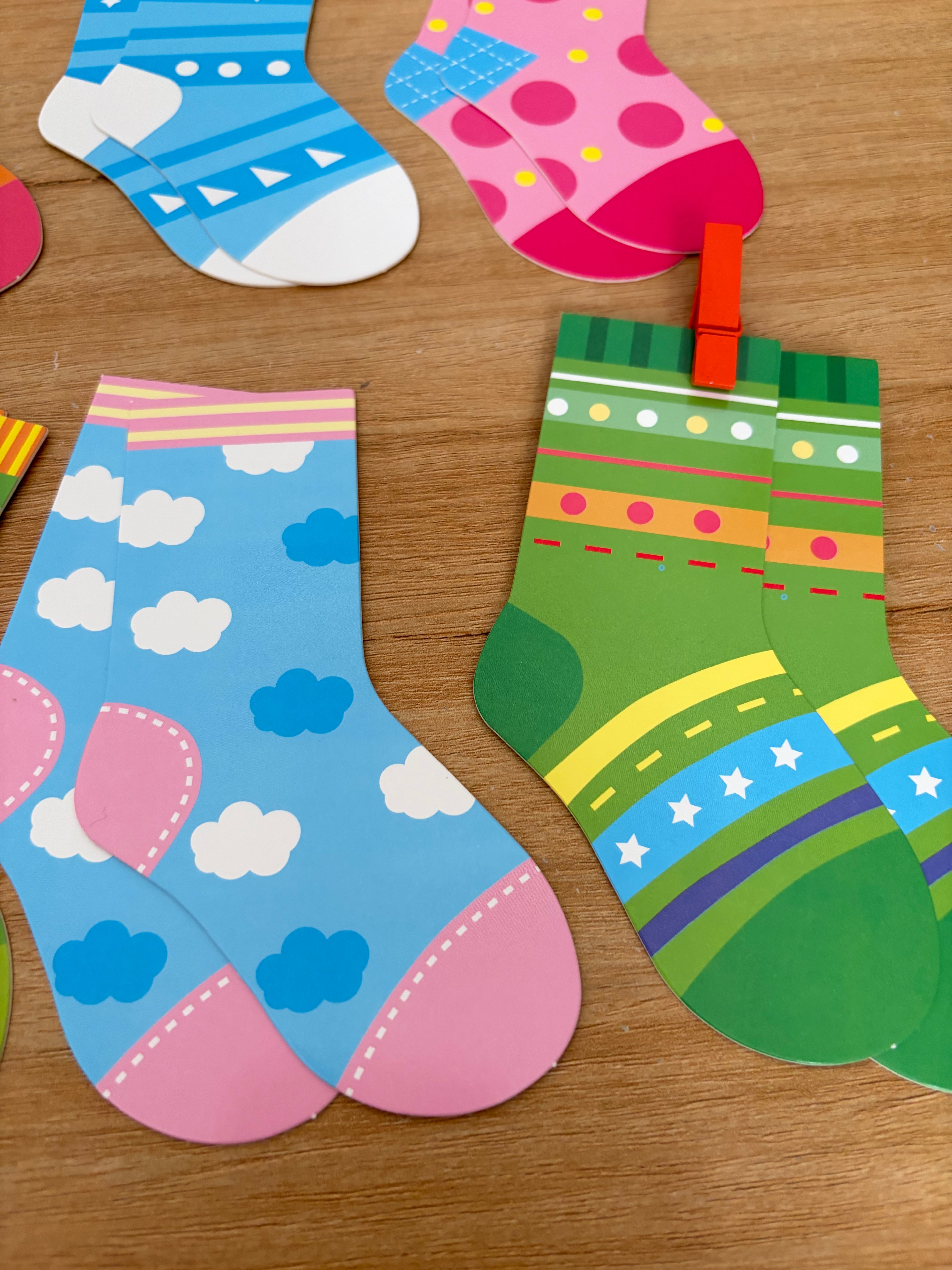 Jeu Montessori chaussettes à associer