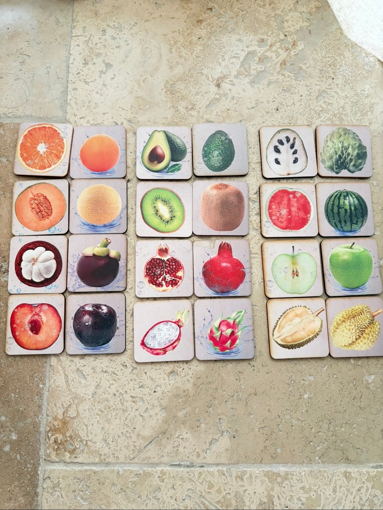 Jeu d’association des fruits Montessori