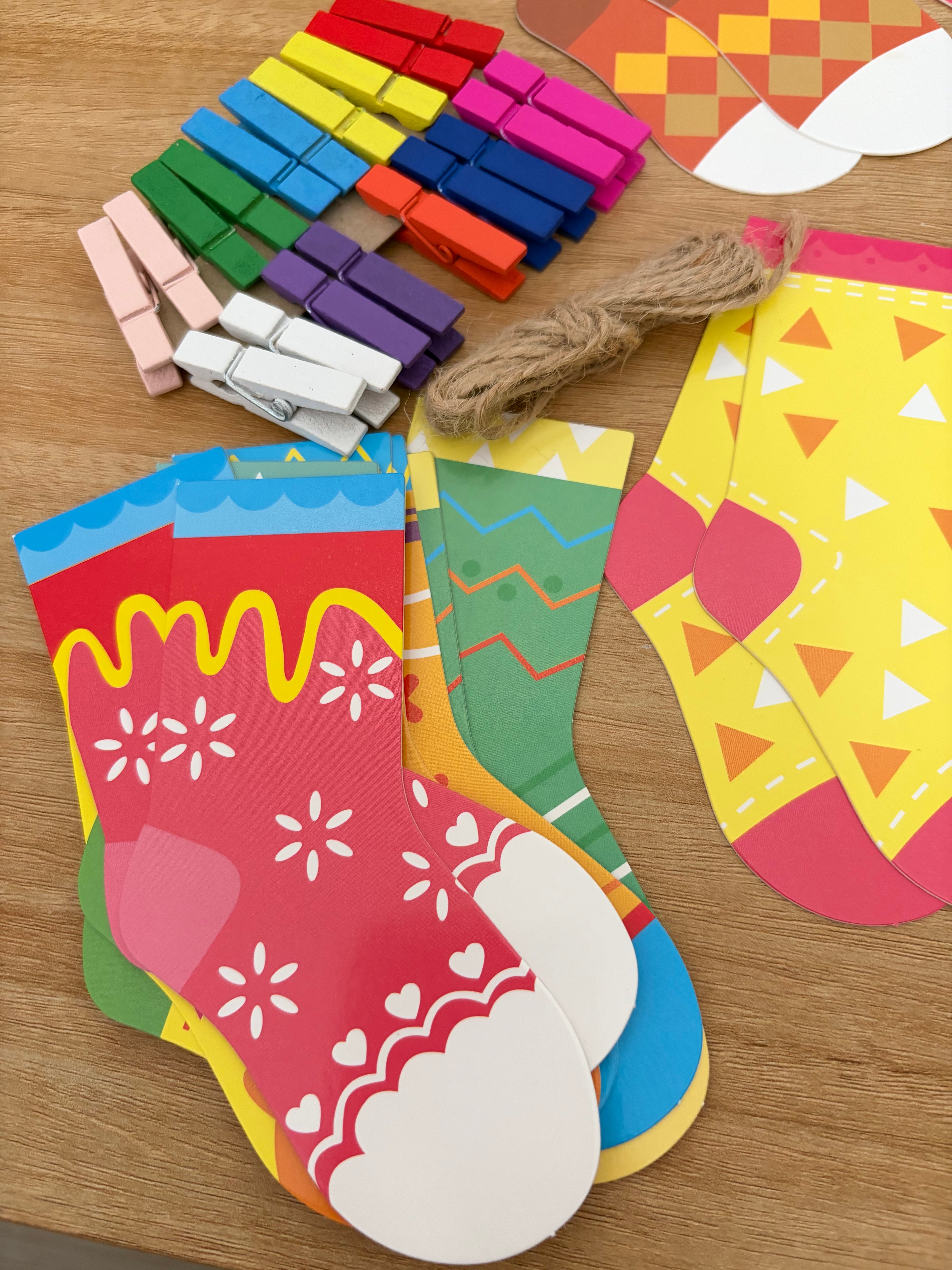 Jeu Montessori chaussettes à associer