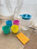 Kit de transvasement Montessori – Pichet, gobelets colorés et éponge